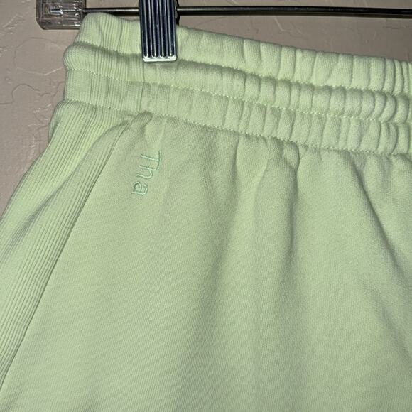 Aritzia Tna cozy A fleece high waist drawstring lounge shorts. - Picture 4 of 7